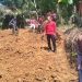 Pjs Kepala Desa Malati saat mengecek pembukaan jalan baru poros Desa Malati dan Cinerang