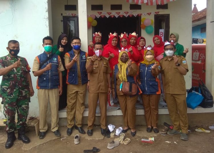 Babinsa Sertu Asep Dampingi Kades Situsaer dan Ketua TP PKK Monitoring Giat BIAN