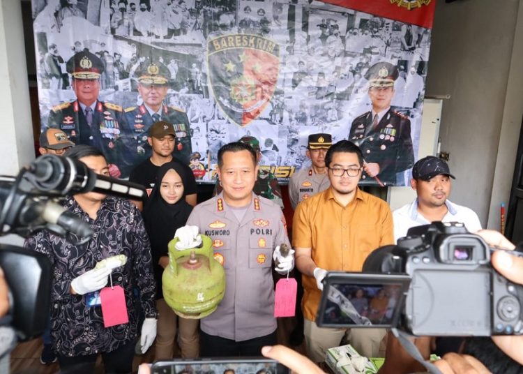 Jual Tabung Gas Subsidi Ilegal dengan Modus Suntik, SR dan AH Terancam 6 Tahun Penjara