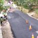 Para Pekerja dari PT Hutama Karya HK Sedang melaksanakan pengerjaan penambalan jalan Nasional Nairnggul Cidaun