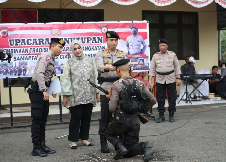 Kapolres Cianjur Pimpin Upacara Pembaretan Bintara Remaja Angkatan 47