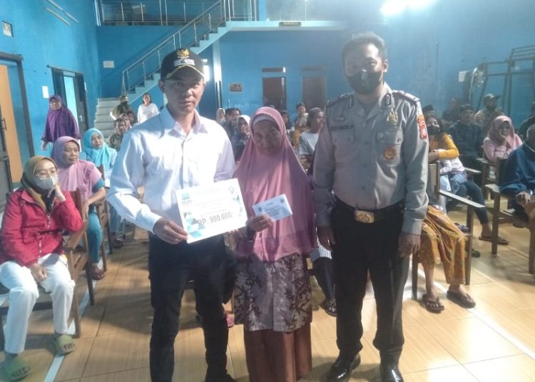 122 KPM Warga Desa Tanjungsari Sumringah Menerima BLT Dana Desa