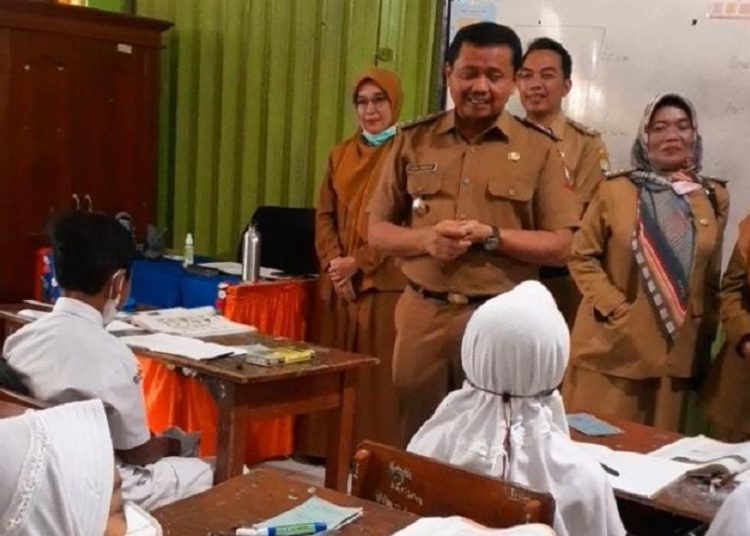 Tinjau KBM Siswa, Bupati Janji Bantu Sarana dan Prasarana Pendidikan