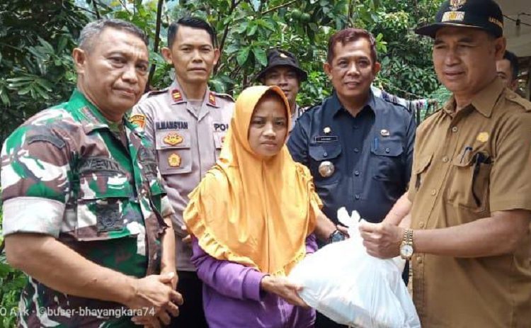 Bantu Korban Longsor, Forkopimcan Ibun Laksanakan Bakti Sosial