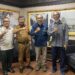 Bupati Garut, Rudy Gunawan menerima kunjungan dari Pusat Vulkanologi dan Mitigasi Bencana Geologi, Badan Geologi, Kementerian Energi Dan Sumber Daya Mineral Republik Indonesia terkait gempa bumi di Kabupaten Garut yang dilaksanakan di Kantor Bupati Garut, Jalan Pembangunan, Kecamatan Tarogong Kidul, Kabupaten Garut, Senin (5/12/2022).