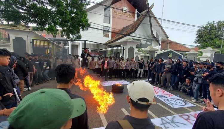 Ratusan Mahasiswa Tolak Pengesahan RKUHP