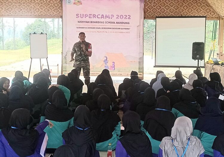 Tingkatkan Rasa Cinta Tanah Air, Danramil 1006/ Rangcakalong Berikan Wasbang Bagi Pelajar