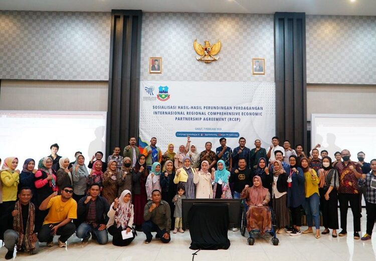 Pelaksanaan Sosialisasi Hasil-Hasil Perundingan Internasional Regional Comprehensive Economic Partnership (RCEP) Agreement yang dilaksanakan di Ballroom Hotel Harmoni, Jalan Cipanas Barux Kecamatan Tarogong Kaler, Kabupaten Garut, Selasa (7/2/2023).