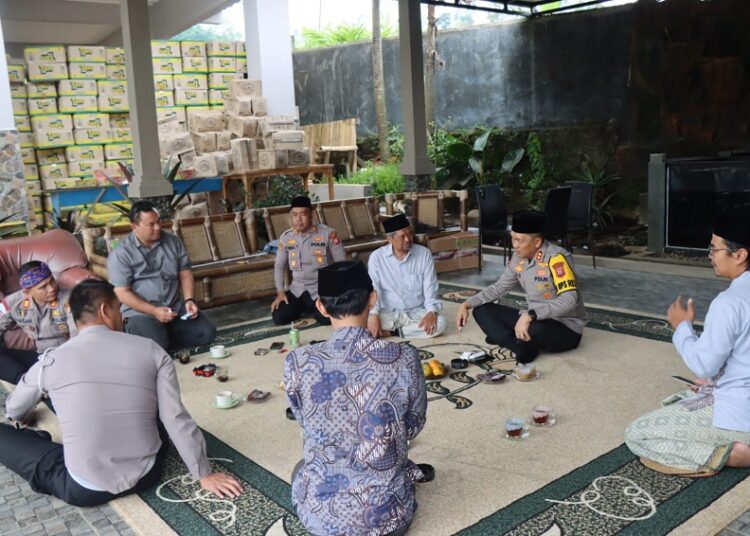 Kapolres Garut Datangai Ponpes An Najahan