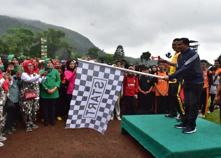 Peringati HUT ke-75, Batalyon Infanteri (Yonif) Raider 301 Prabu Kian Santang Gelar Senam dan Jalan Santai