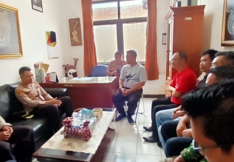 Dengarkan Aspirasi Masyarakat, Kapolres Sumedang Sambangi Warga dalam Jum’at Curhat