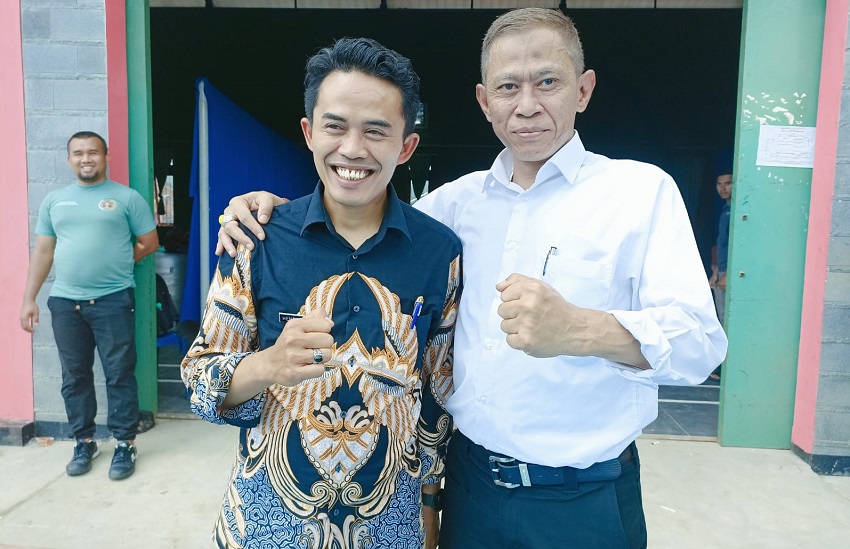 Wakil Bupati Cianjur Mulyana Sahrudin, didampingi Kepala Desa Malati Hendra Irawan