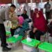 Polres Sumedang Bagikan Ratusan Paket Sembako Bagi Masyarakat Kurang Mampu