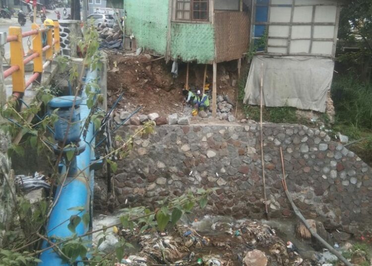 Proyek TPT Jalan Nasional Soreang – Cidaun, Disinyalir Tidak Sesuai Dengan Ketentuan dan Harapan Masyarakat