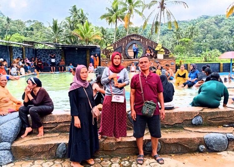 Destinasi Wisata Cipanas Cilengsing Terkendala Akses Jalan yang Jelek