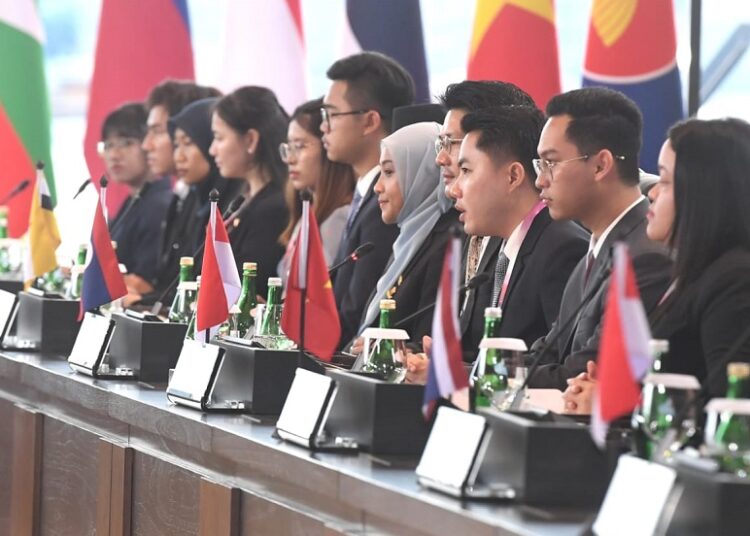 Bertemu ASEAN Youth, Presiden Jokowi Dorong Generasi Muda Maksimalkan Potensi Besar ASEAN