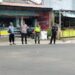 Sinergitas TNI-Polri Berikan Pengamanan Rombongan TMMD di Jalur Simpang Tiga Tanjungkerta