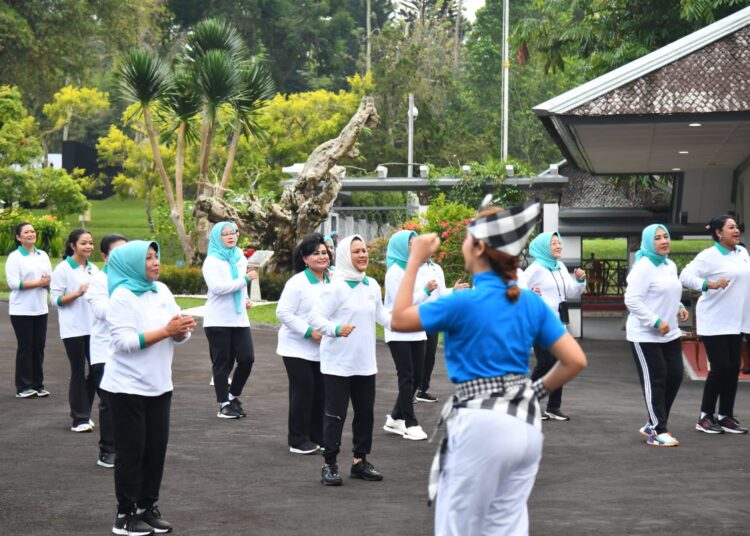 Ibu Iriana & Wury Ma’ruf Ikuti Olahraga Bersama, Dihari Kedua di Provinsi Bali