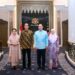 Presiden Jokowi dan Ibu Iriana Disambut PM Malaysia dan Istri di Seri Perdana