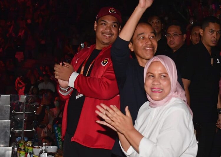 Jokowi dan Ibu Iriana Saksikan Laga Semifinal Indonesia Open 2023
