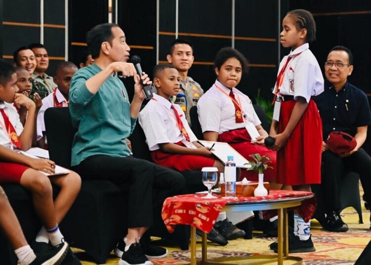 Saat Anak SD Serang Presiden Jokowi Dengan Pertanyaan Kenapa Ibu Kota Tidak Dipindah ke Papua