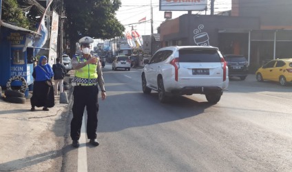 Polsek Jatinangor Urai Arus Lalin dan Cegah Maraknya Kejahatan Dijalanan