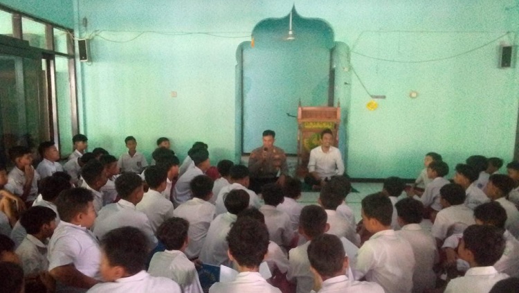 Ahmad Sahidin Berikan Materi pada Giat MPLS MTS Ujungjaya