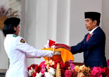 Upacara Penurunan Bendera Negara Sang Merah Putih Berlangsung Lancar dan Khidmat