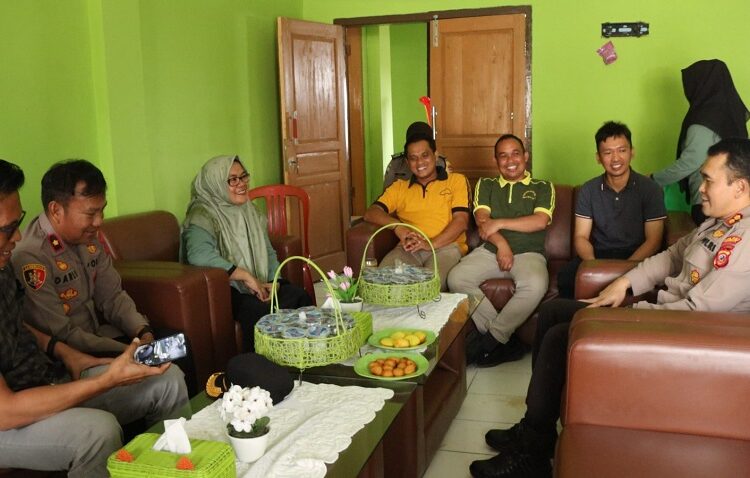 Kapolres Sumedang Gelar Jum’at Curhat Bahas Kebakaran Gunung Karembi