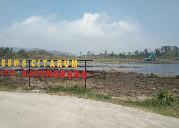 Tidak Ada Sosialisasi, Warga 2 Desa Keluhkan Pengerukan Situ Bayongbong