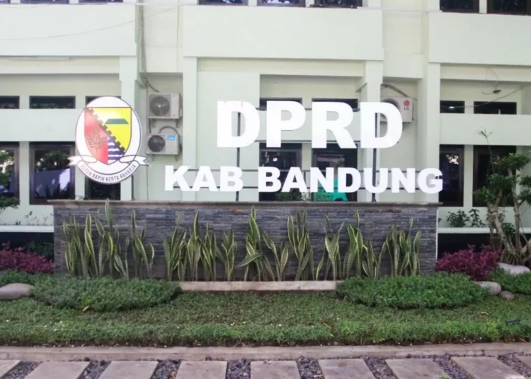 Patut Dipertanyakan?, Fungsi Pengawasan DPRD, dalam Menyikapi Kebijakan Yang Dikeluarkan Pemkab Bandung