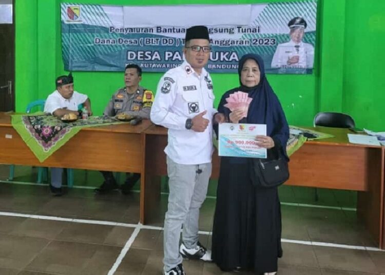 Kades Padasuka Salurkan Bantuan BLT/DD Tahun Anggaran 2023