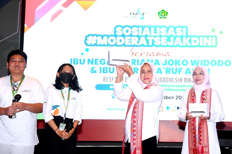 Ibu Iriana dan OASE KIM Hadiri Sosialisasi Moderat Sejak Dini