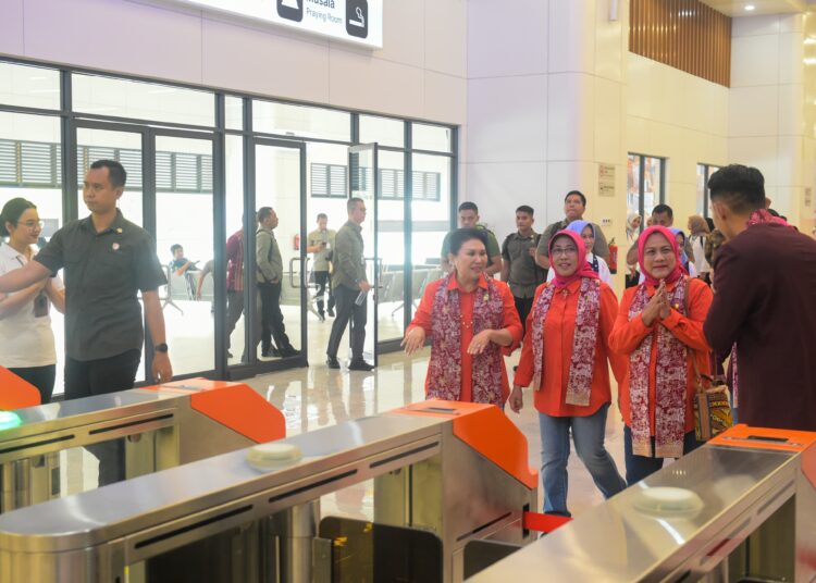 Ibu Iriana dan OASE KIM Jajal Kereta Cepat WHOOSH