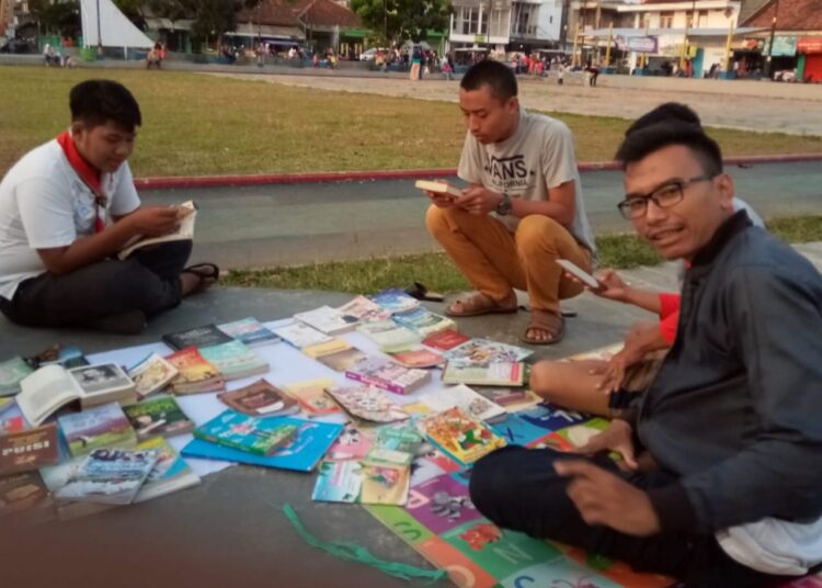 “Tukang Ngampar Buku” Ikut Kontestasi Legislatif 2024