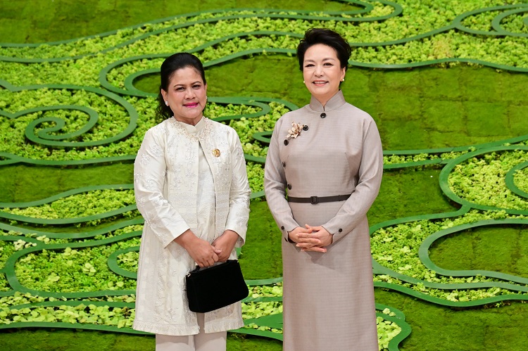 Ibu Iriana Hadiri Program Pendamping KTT ke-3 BRF di Beijing