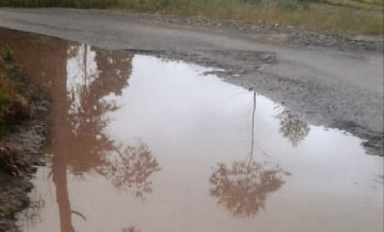 Kondisi Jalan Pintu - Wanasuka Sebelum Peningkatan Infrastruktur