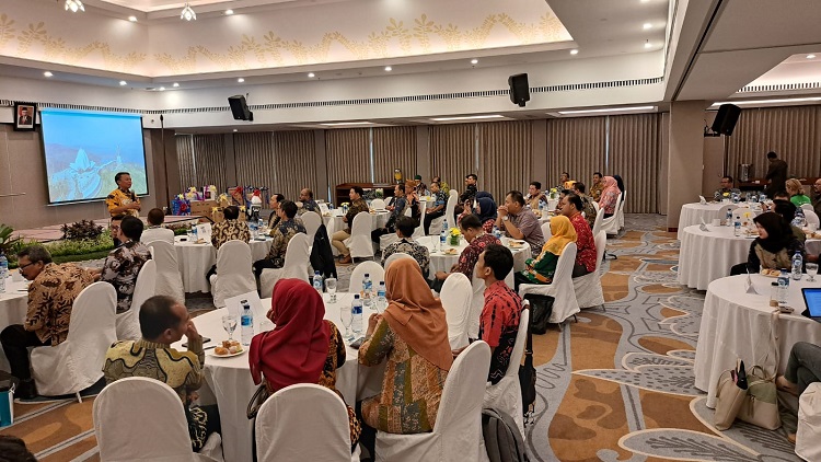 Pj Bupati Sumedang Berbagi Pengalaman Transformasi Digital Dalam Forum Kominfo se-Jawa Timur