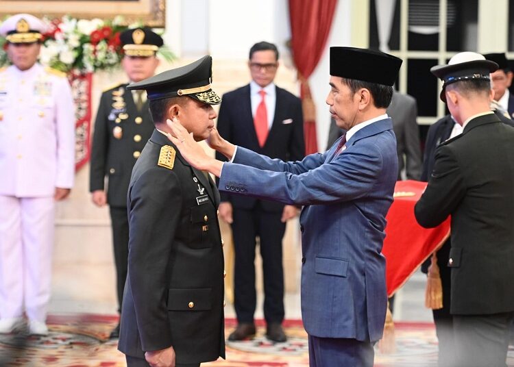 Presiden Jokowi Lantik Agus Subiyanto sebagai KSAD di Istana Negara