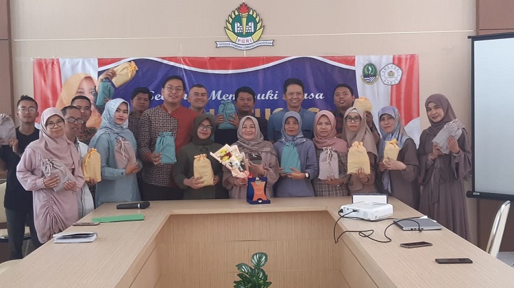 Kesedihan Hiasi Acara Paturay Tineung Kepsek SMA PGRI Garut