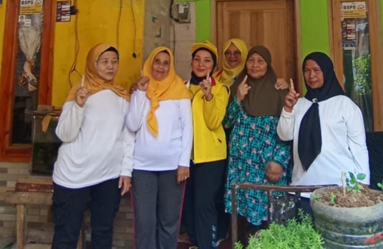 Kunjungi Penerima Manfaat Program BSPS 2022, Teh Rita Ace Hasan Syadzily Disambut Haru Warga