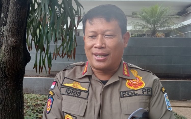 Satpol PP Kota Bandung Tertibkan Ribuan APK