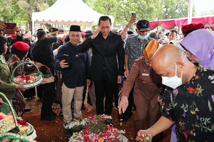Hadiri Pemakaman Doni Monardo, AHY: Semoga Figur Beliau Bisa Terus Kita Teladani