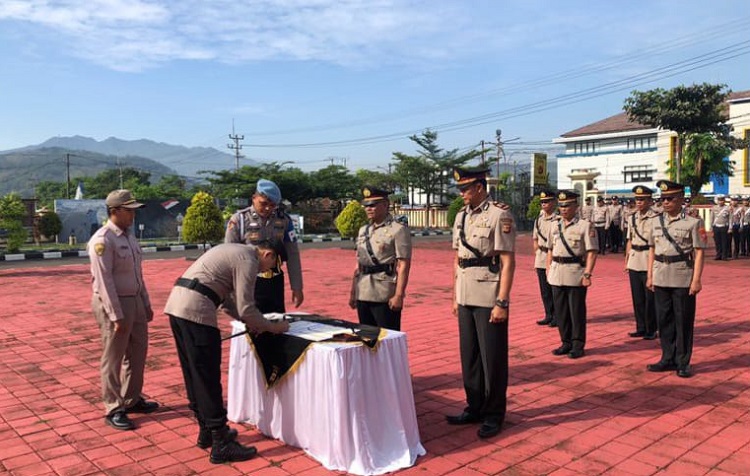 Polres Sumedang Gelar Sertijab Enam Kapolsek