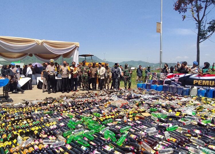Ciptakan Suasana Aman Kondusip, Ribuan Miras dan Obat Psikotropika Dimusnahkan