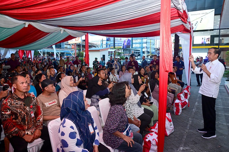 Presiden Jokowi Sapa Warga dan Pastikan BLT El Nino Tersalurkan Dengan Baik