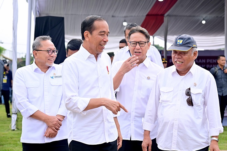 Presiden dan Ibu Iriana Cek Penyaluran Bantuan Pangan di Kota Salatiga