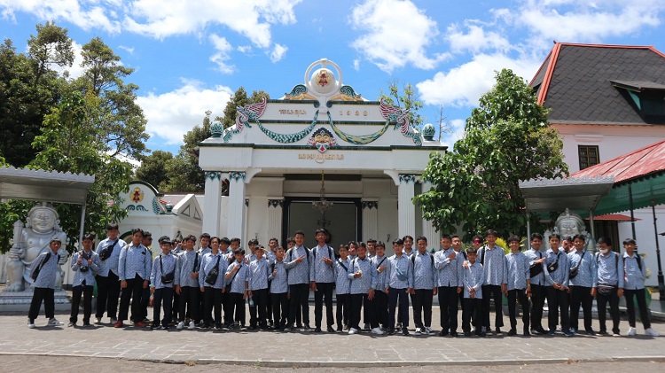 Hari Kedua Rihlah Ilmiah, Istana Kepresidenan Yogjakarta Jadi Venue Kunjungan SMP. PCI