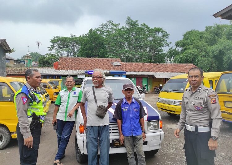 Tekan Gangguan Kamtibmas, Polsek Sumedang Selatan Gelar Patroli Dialogis