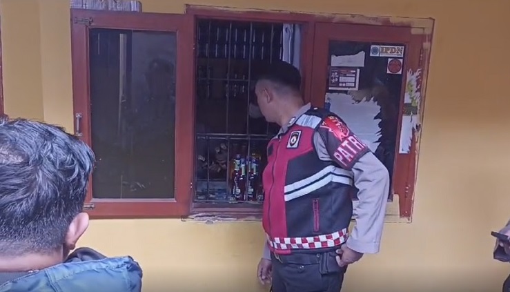 Respon Cepat Laporan Warga, Satuan Narkoba Polresta Bandung Geledah Rumah Warga Penjual Miras